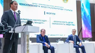 Аким Жамбылской области принял участие в форуме "Безопасность детей – защита общества"