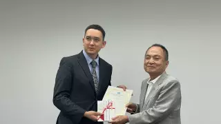 "Дәрігерлерді қатты құрметтейді". Жапониядағы қазақстандық жас ғалыммен сұхбат