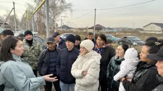 "Әкімдік мәселемізге мән бермейді". Алматының іргесіндегі ауыл тұрғындары жарықсыз отыр