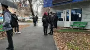 Пожар в хостеле Алматы: родственники погибших прибыли на опознание