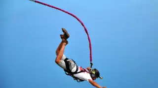 Турист умер после прыжка со второй по высоте тарзанки в мире