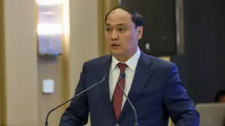 Акима Карашукеева спросили, считает ли он себя человеком слова