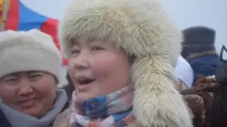 Рекорд орнатқан бүркітші қызды үш мыңдай турист үйіне іздеп барған