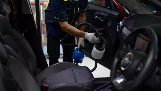 Автомойщик выкрал карту из машины и потратил деньги клиента в Астане