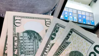 Курс доллара растет: итоги торгов 11 декабря