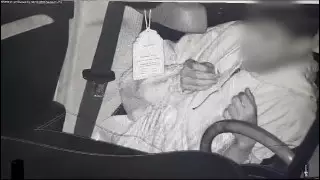 Дорожные камеры сняли шымкентца, нюхающего "синтетику" в авто