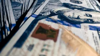 Курс доллара опустился до 455 тенге