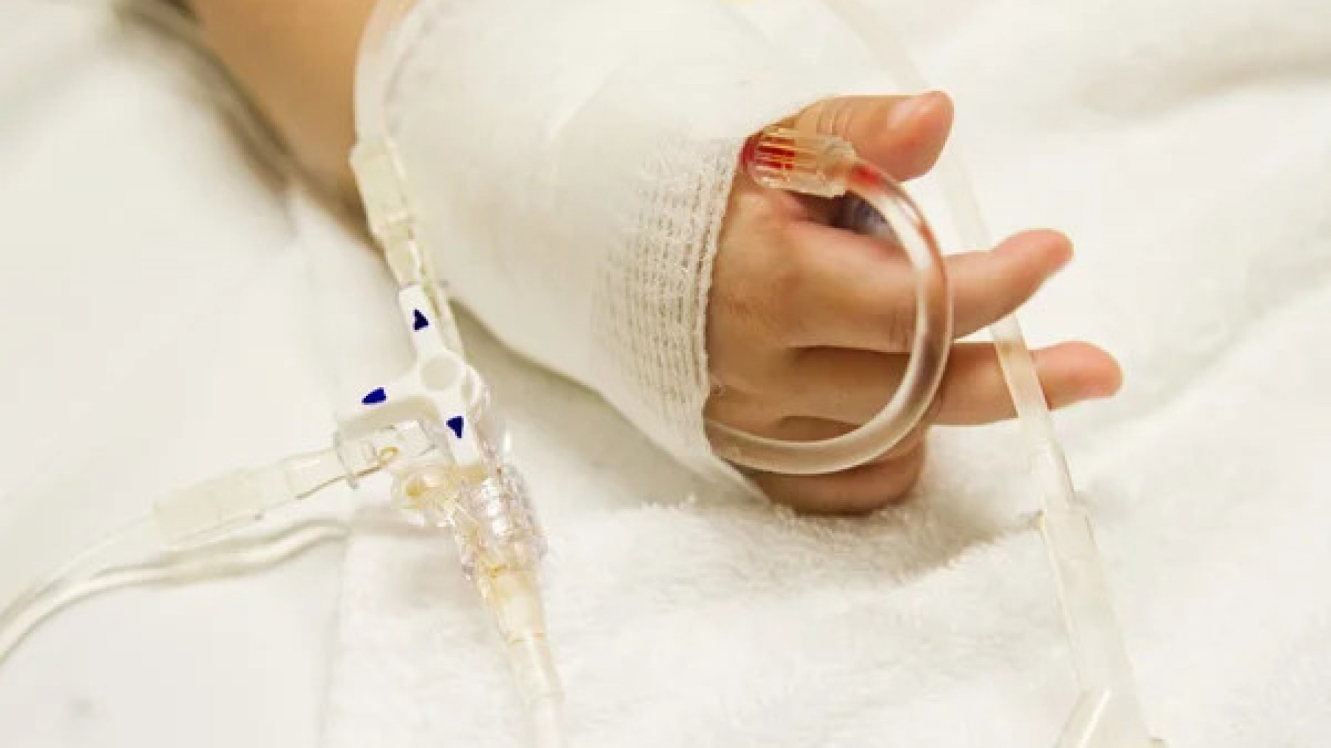 Школьники в ЗКО отравились купленными в магазине леденцами