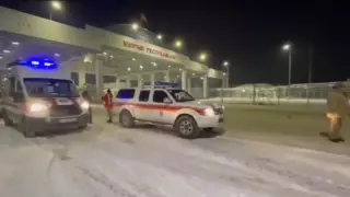 Больше 100 машин застряли на границе Кыргызстана из-за снежной бури