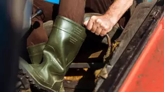 Пьяный тракторист дважды переехал лежащую женщину в Актюбинской области