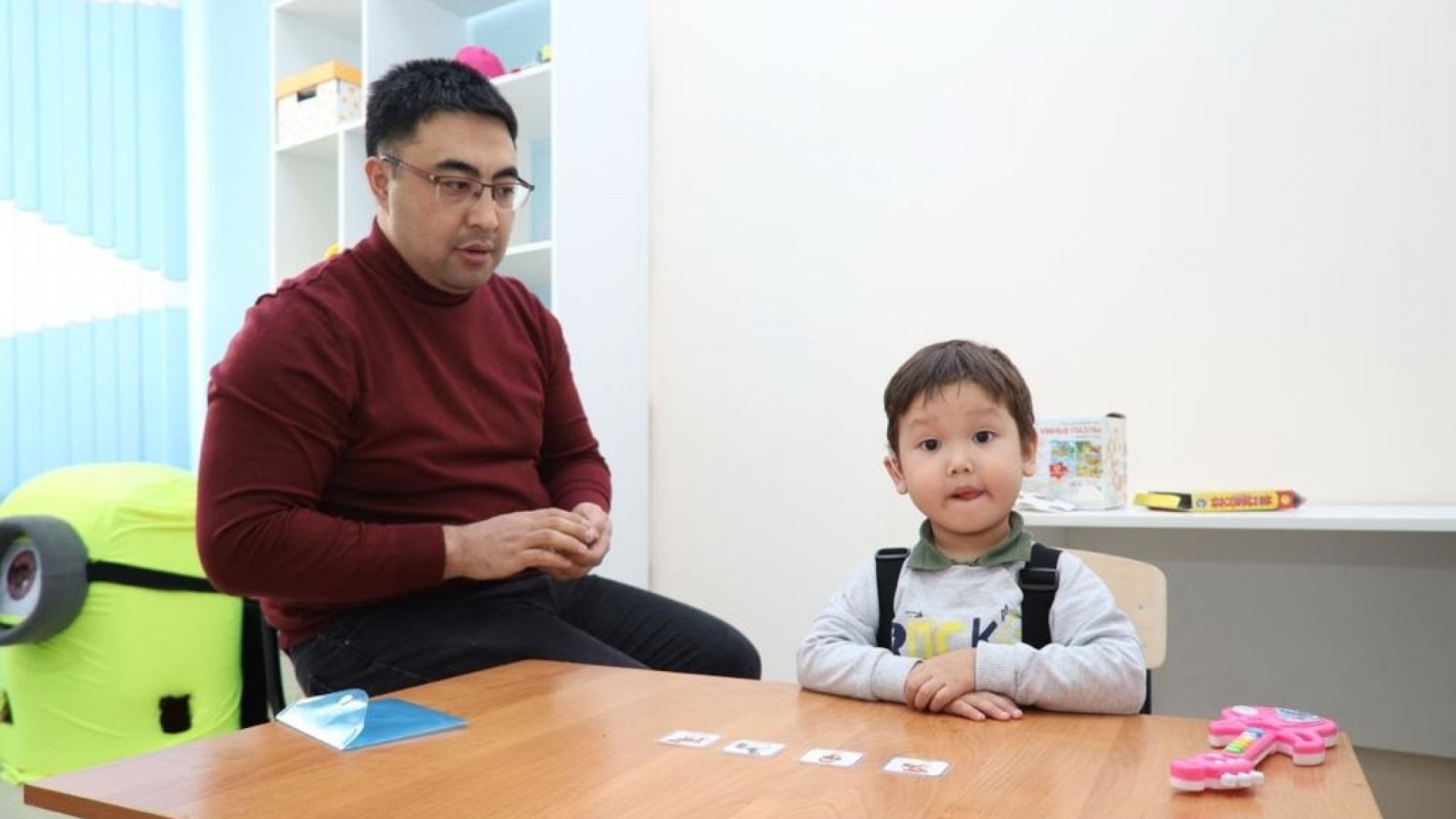 Есту қабілеті бұзылған балалардың сөйлеуін дамытатын ерекше әдістеме жасалды. Жоба авторымен сұхбат