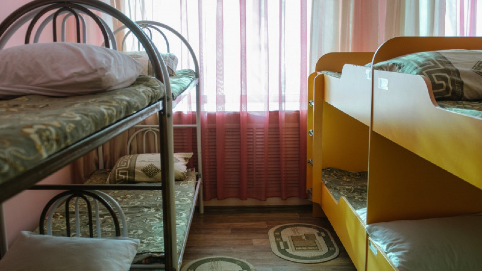 Устроил сына на работу: какие нарушения нашли в детских лагерях