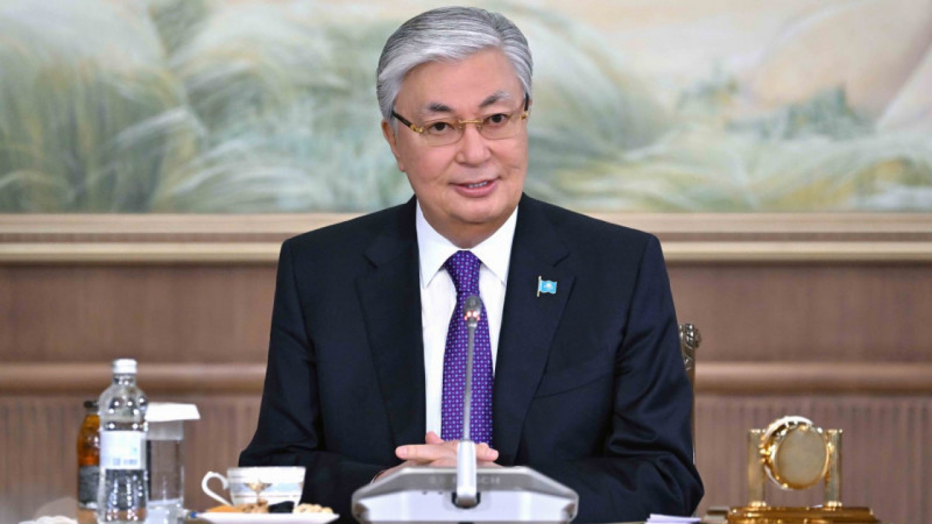 Токаев сделал подарок казахстанскому школьнику