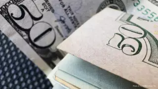 Сколько стоят доллар, евро и рубль в обменниках 25 декабря