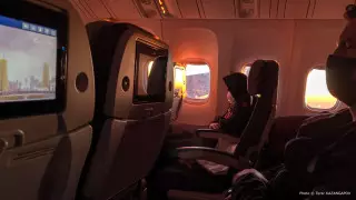 Драка и попытка пройти к пилотам: за что казахстанцы попали в черные списки авиакомпаний