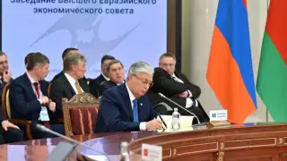 CМИ показали, на чем передвигается Токаев в Санкт-Петербурге