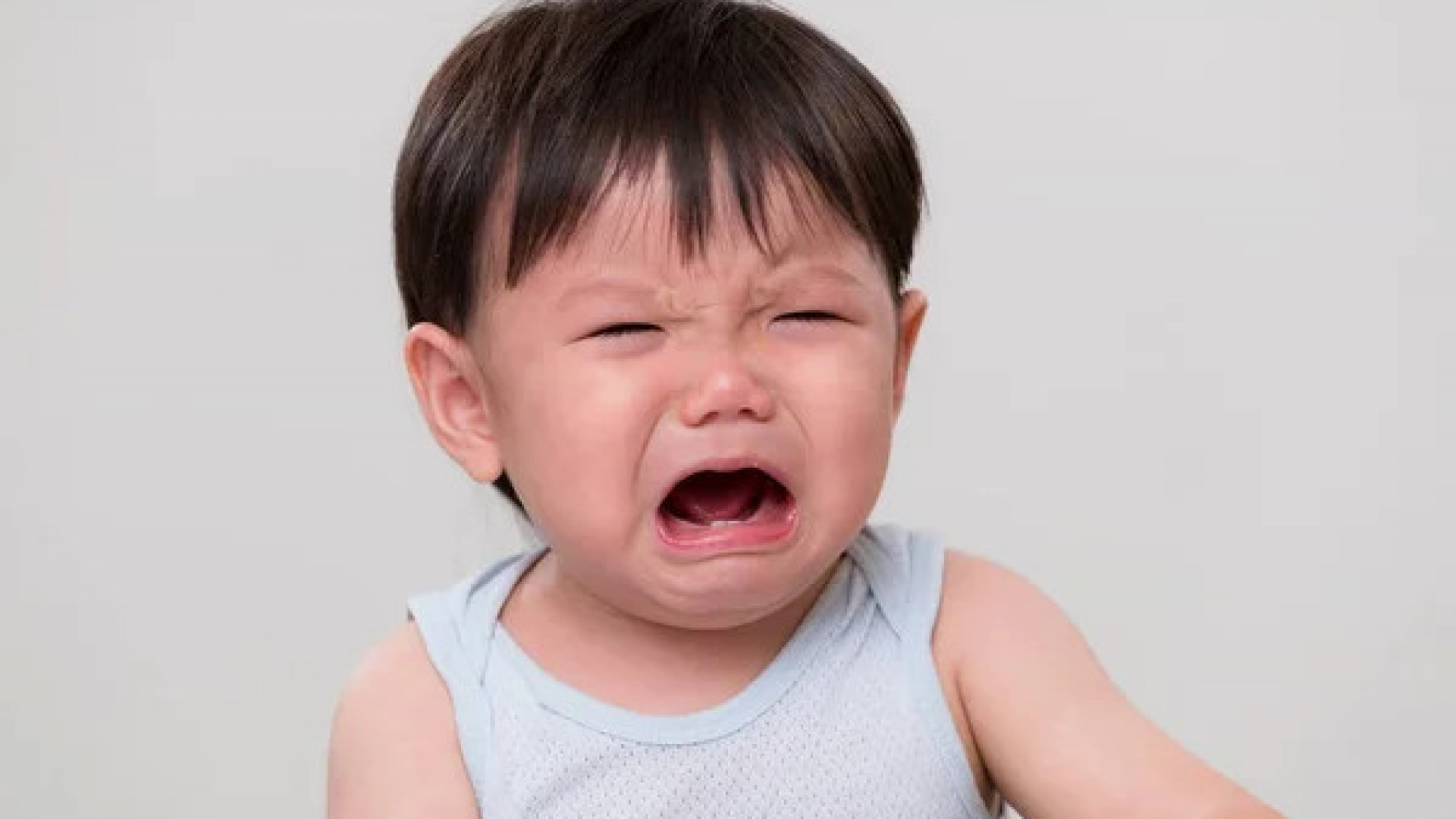 Двухлетний ребенок получил ожоги во время купания в частном детском саду в Актау