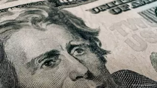 Сколько стоят доллар, евро и рубль в обменниках 29 декабря