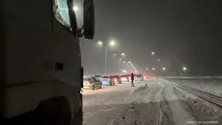 Гигантская колонна автомобилей выехала в сторону Темиртау