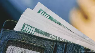 Доллар подорожал на бирже в первый торговый день 2024 года