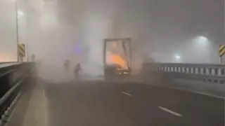 Грузовик загорелся на трассе близ рынка "Алтын Орда"