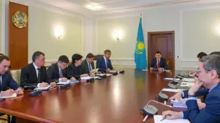 Госсоветник Карин провел совещание по вопросам внутренней политики