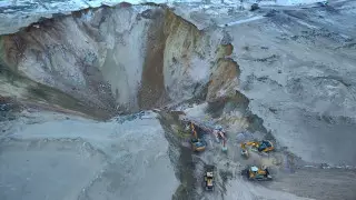 Автобус с людьми провалился под землю в Павлодарской области: задействована тяжелая техника