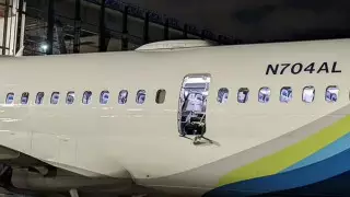 В Казахстане сделали заявление о самолетах Boeing 737 MAX после инцидента с оторванной в полете дверью