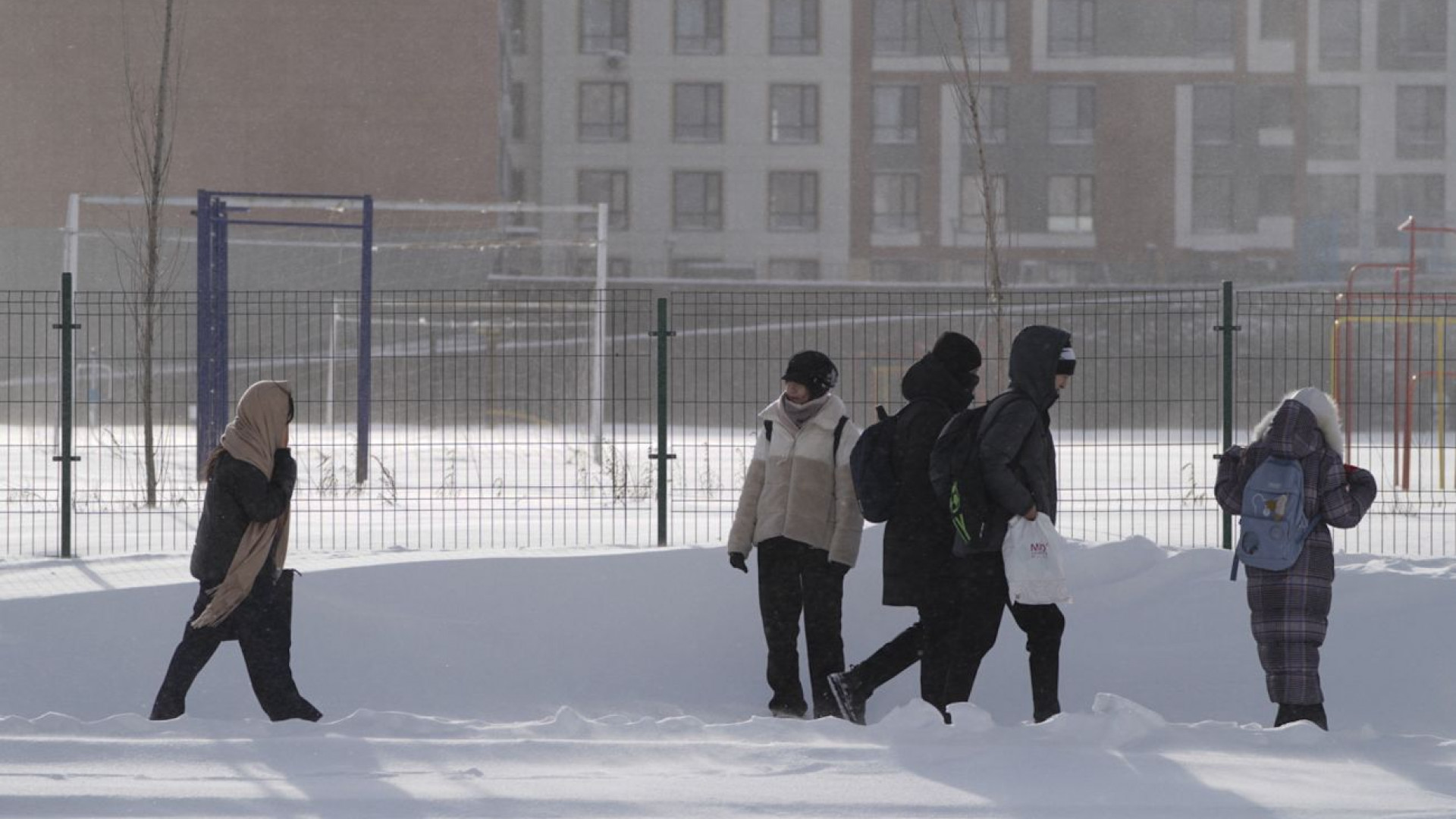 Учеников второй смены перевели на онлайн в нескольких регионах Казахстана