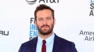 Обвиненный в "каннибализме" голливудский актер встречается с уроженкой Казахстана