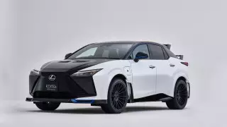 Lexus показал очень редкий вариант кроссовера RZ