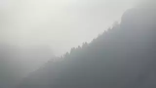 Штормовое предупреждение объявили почти по всей стране