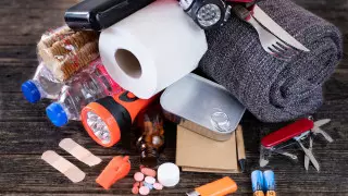 Как подготовить "тревожный чемодан", рассказали в МЧС