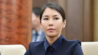 Депутат Шукижанова уходит из Мажилиса