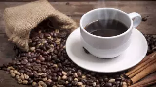 "Хуже только водка с энергетиком": что ни в коем случае нельзя добавлять в кофе