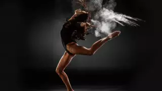 Жительницу Шымкента оштрафовали за танец в полуобнаженном виде