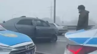 Легковушка столкнулась с автобусом в Алматы: есть погибший