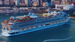 "Икона морей": на воду спустили крупнейший в мире круизный лайнер