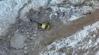 Автобус с людьми ушел под землю: аким сообщил о еще одной находке