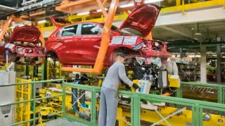 Еще на несколько китайских машин наклеят российский шильдик