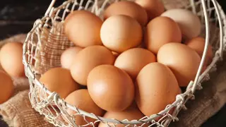 "К этому надо привыкнуть" - глава Минторговли о росте цен на яйца