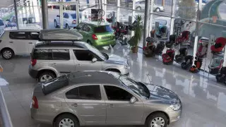 "Успеть за 18 секунд": проблемы льготного автокредитования озвучил сенатор