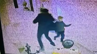 В Астане задержали мужчину, напавшего на детей в подъезде дома