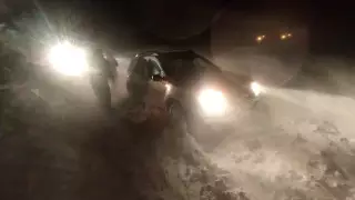 Десятки автомобилей застряли на трассе в Актюбинской области