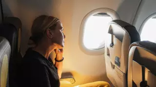 Алматинка показала, какие вещи уменьшают дискомфорт от перелетов