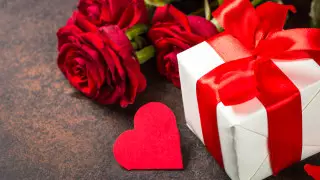 Что подарить любимым на 14 февраля: подборка до 20 тысяч