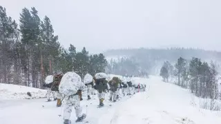 Швеция направляет войска в Латвию