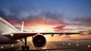 "Начался хаос": турист открыл дверь самолета и выпустил трап