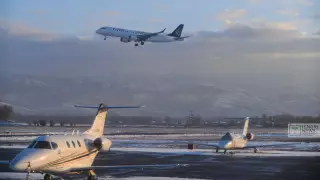 Ливневый снег в Алматы: десятки рейсов задерживаются в аэропорту