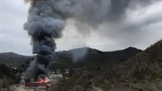 Склад литиевых батареек горит во Франции